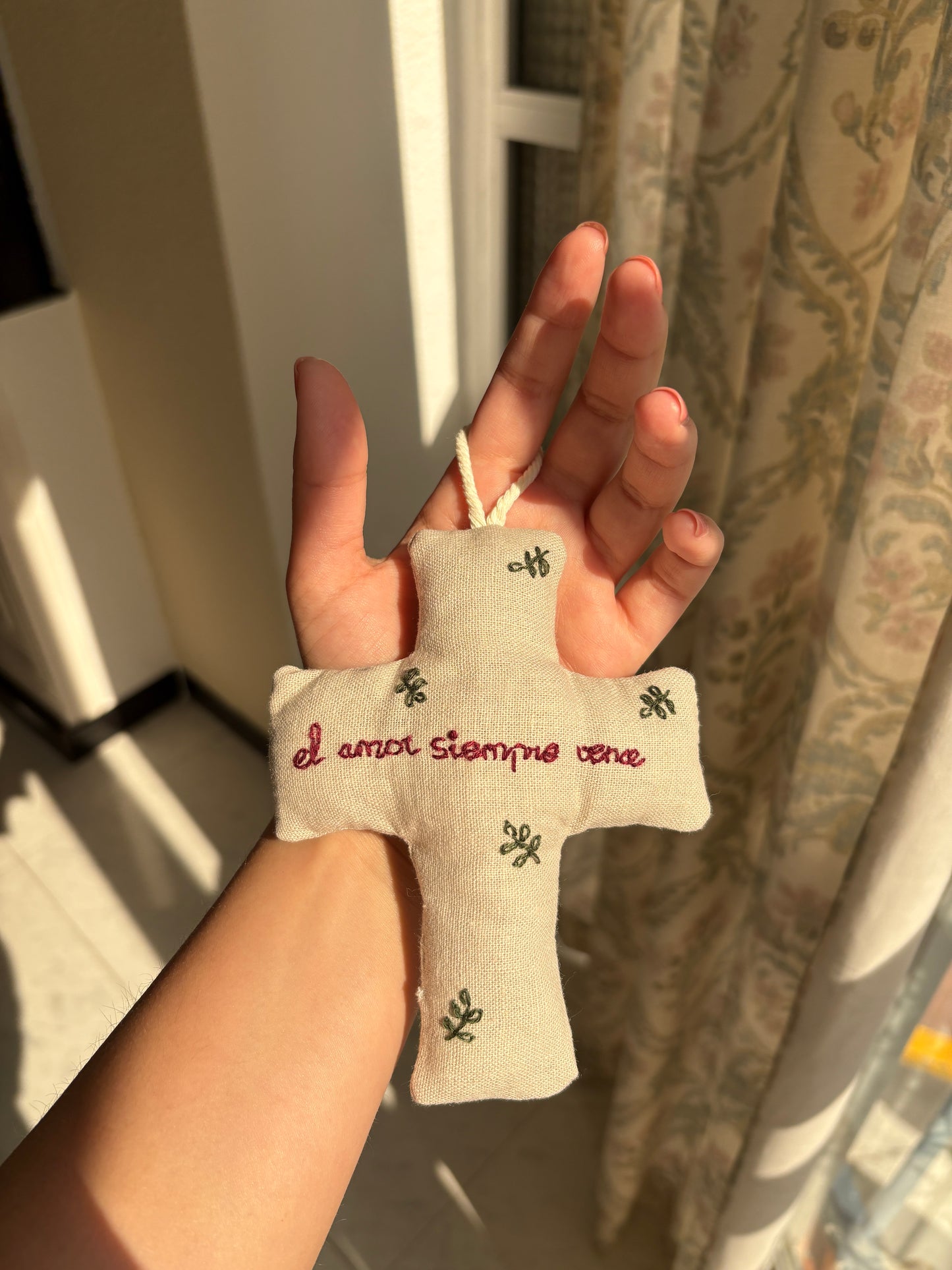 CRUZ EL AMOR SIEMPRE VENCE