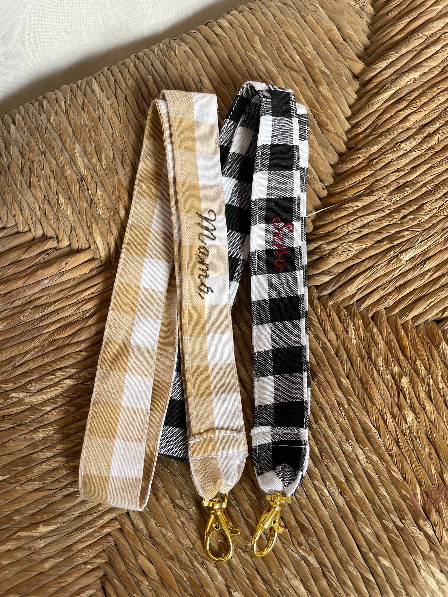CUELGA LLAVES/LANYARDS