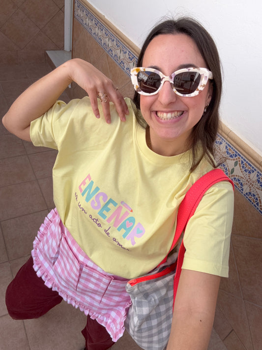 Camiseta "Enseñar es un acto de amor"